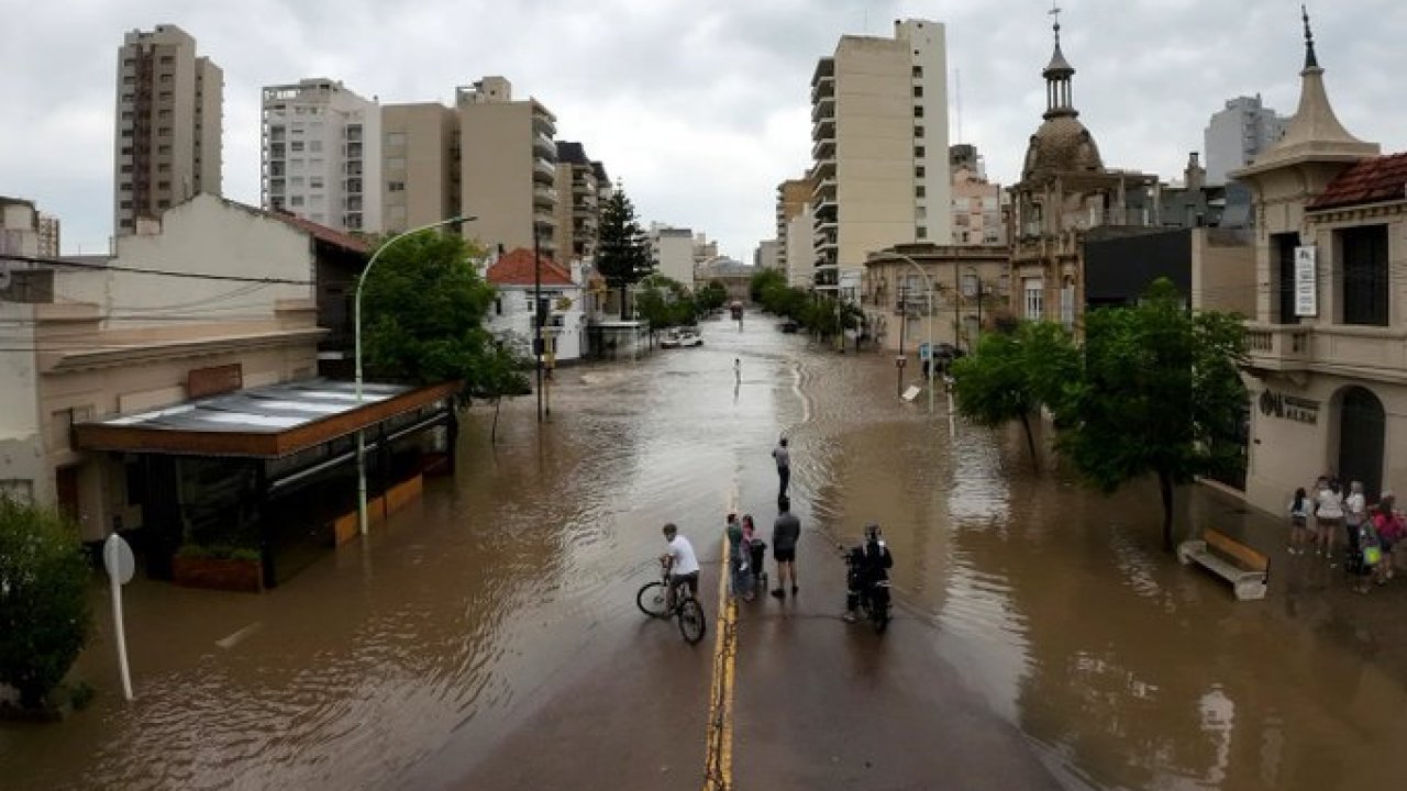 Bahía Blanca: son 13 los muertos  y más de 1.000 evacuadas