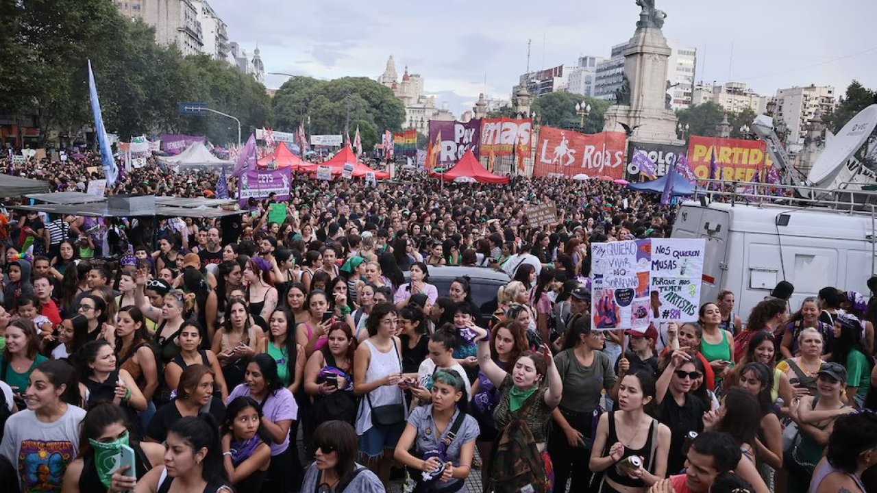 8M: Mujeres marcharon en distintos puntos del país 