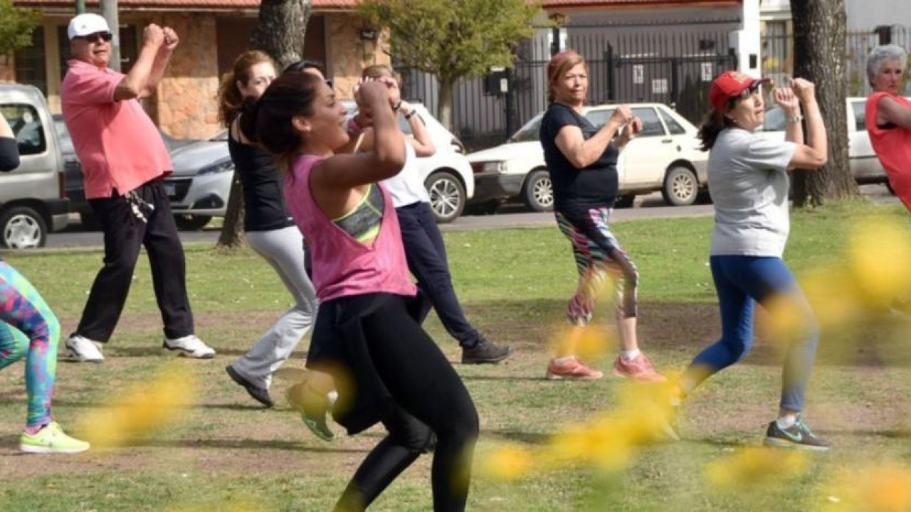 Disfrutá, bailá y ejercítate en las plazas con actividades gratuitas