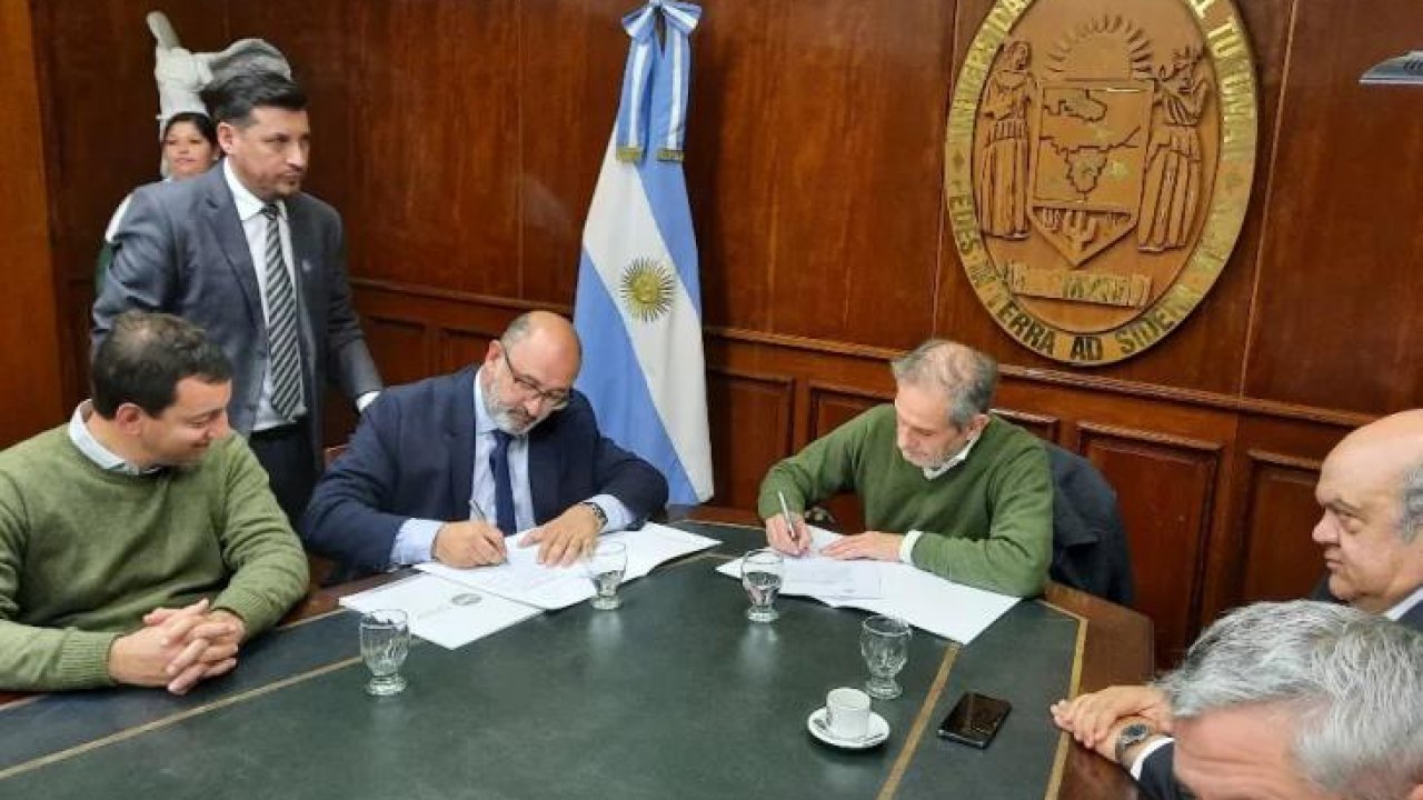 La UNT y la SAT firmaron un convenio de cooperación con la Provincia 