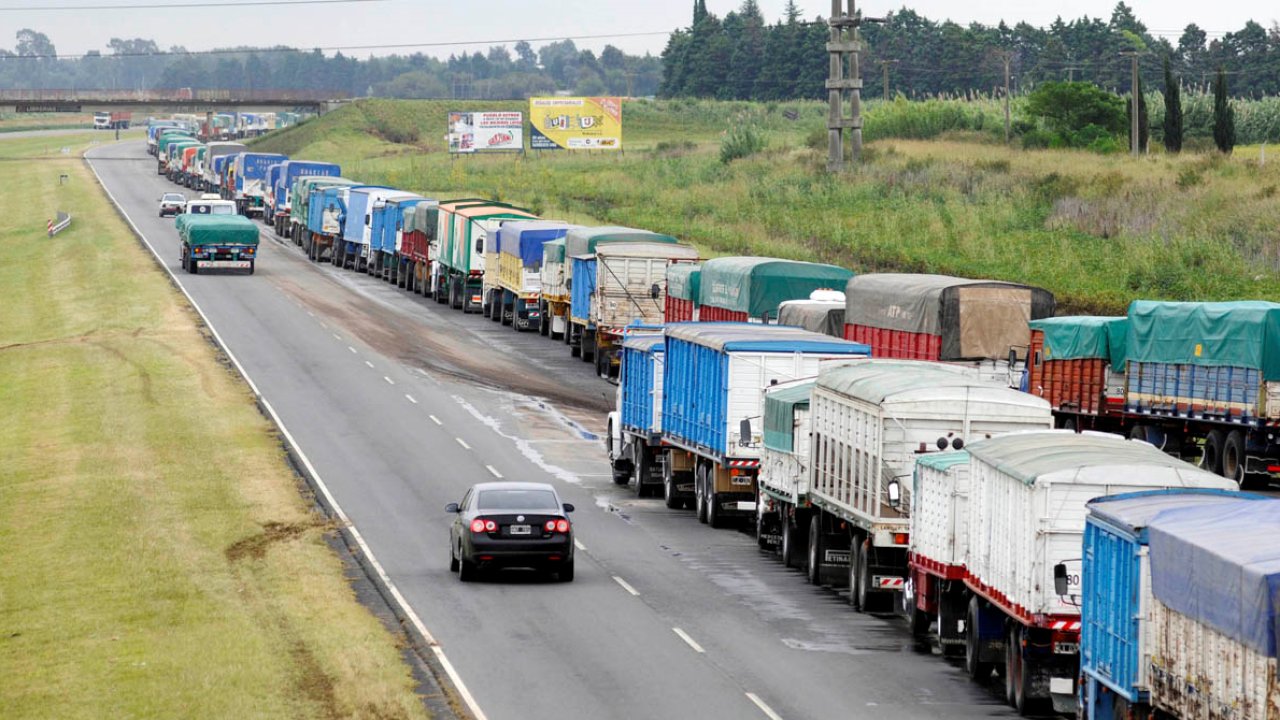 Paritarias: Camioneros acordó un aumento del 5,1% 