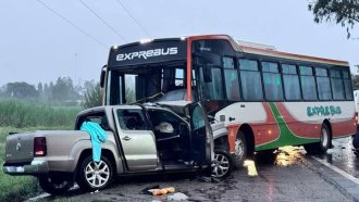 Gravísimo accidente vial entre un colectivo y una camioneta