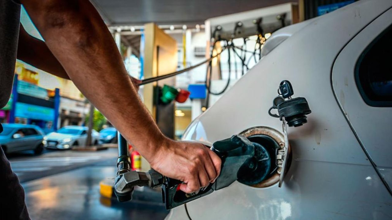 Las petroleras bajaron sus precios tras la reducción aplicada por YPF.