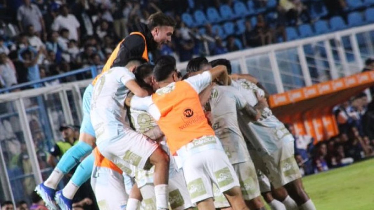 Atlético Tucumán ganó con gol de Franco Nicola a Lanús