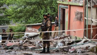 Un ataque aéreo de India a Pakistán deja al menos 26 muertos