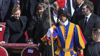El presidente viajará a la ceremonia de asunción del papa León XIV