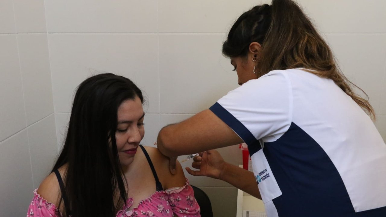 ¿Dónde vacunarte contra la gripe y el dengue este sábado?
