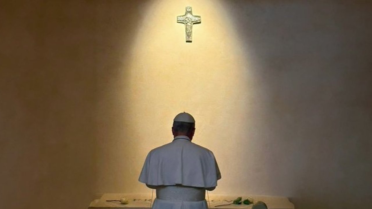 El Papa León XIV visitó la tumba de Francisco