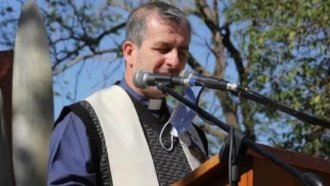 Escándalo en Córdoba: suspenden a un cura tras polémico video