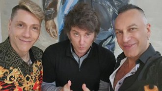 El presidente y funcionarios públicos asistieron a un desfile de moda