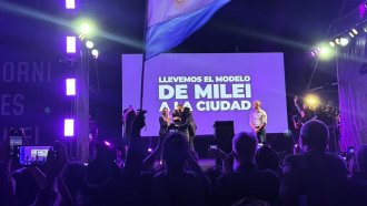 Militantes libertarios admitieron que les prometieron dinero para ir al acto de Adorni