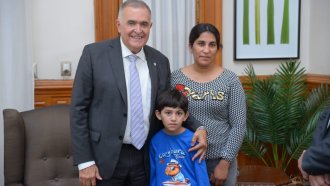 El gobernador recibió a "Ricardito", el niño catamarqueño que fue atendido exitosamente