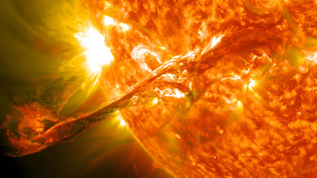 Una erupción solar provocó apagones en todo el mundo