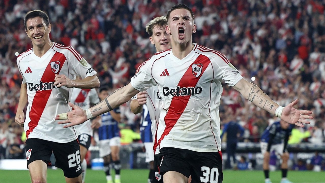 River goleó y clasificó a octavos de final