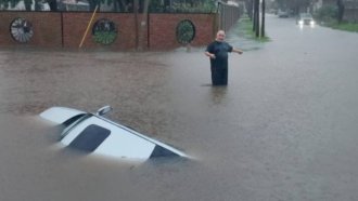 Más de 4.100 evacuados y volvieron a emitir alerta roja