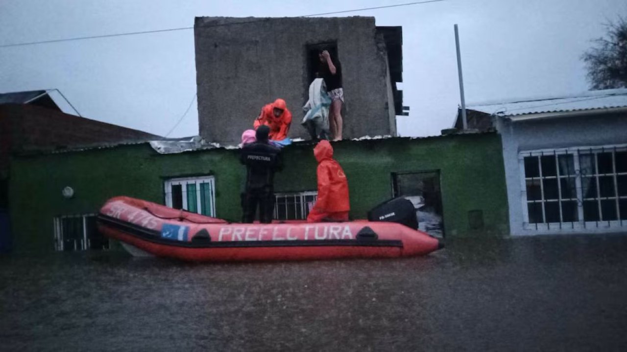 Temporal: Más de 4.100 evacuados y volvieron a emitir alerta roja