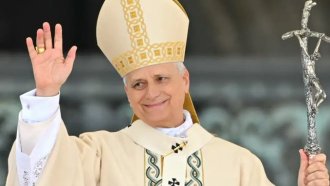 León XIV asumió el papado e hizo un llamado a construir una Iglesia unida