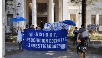 Docentes universitarios inician un paro de 48 horas