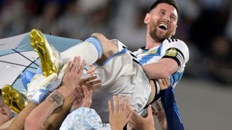 ¡Es nuestro! Messi fue elegido el mejor de la historia