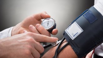 Establecen el nuevo valor de presión arterial para prevenir infartos y ACV
