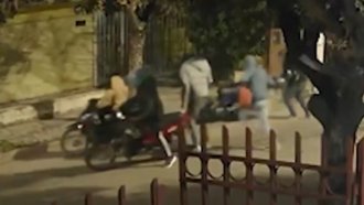 Intentaron robarle la moto y le dispararon en uno de sus testículos 