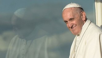 Proponen nombrar “Papa Francisco” al Palacio de los Deportes  