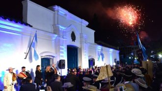 Tucumán celebra el 25 de Mayo con una vigilia frente a la Casa Histórica