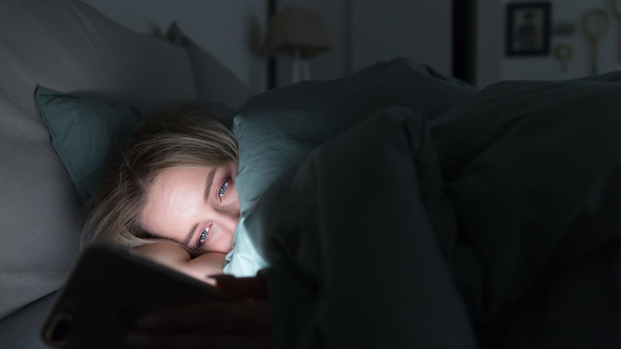 ¿Conoces "Vamping"? la trampa nocturna que arruina tu descanso