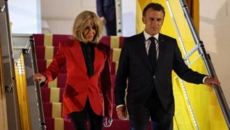 Macron: &quot;Estaba bromeando con mi esposa, no es nada&quot;