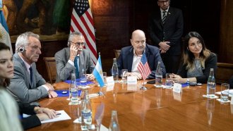 El Gobierno confirmó la reforma del sistema sanitario y la salida de la OMS