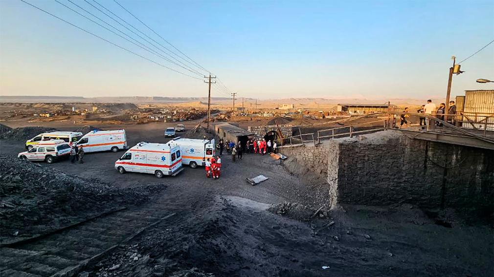 Más de 50 personas murieron y 20 resultaron heridas en una explosión causada por una fuga de gas en una mina de carbón en el este de Irán.