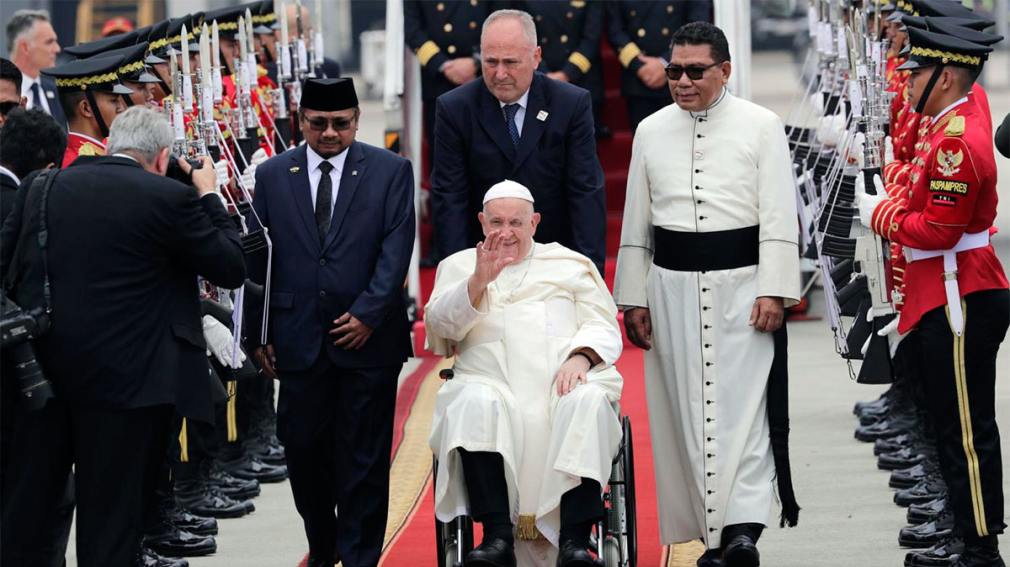 El Papa regresa de su extensa gira y el Gobierno espera señales para saber si viene a la Argentina