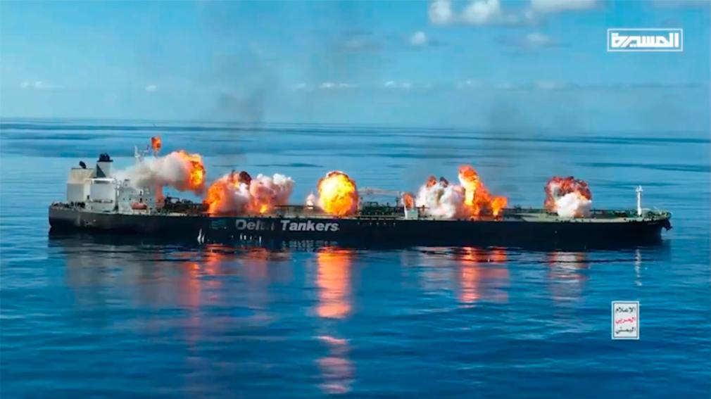 Rebeldes hutíes de Yemén, apoyados por Irán hicieron explotar un buque petrolero en el Mar Rojo