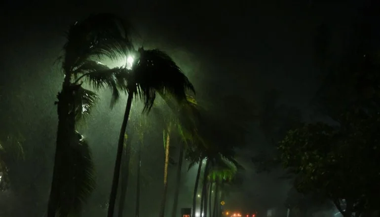 Alerta y evacuación por el huracán Helene: Avanza hacia Florida con lluvias y vientos de 150 Km/H