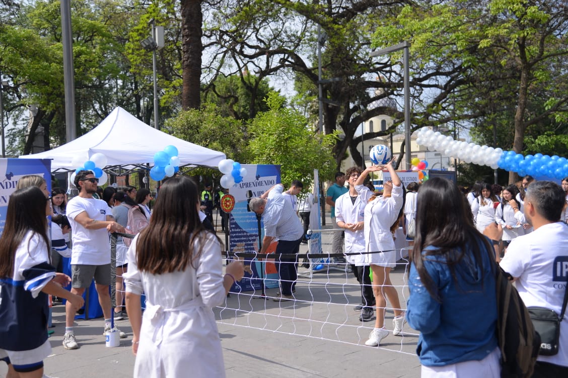 El Ipla encabezó una jornada de concientización para jóvenes en Plaza Independencia