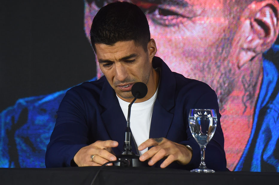 Entre lágrimas, Luis Suárez anunció su retiro de la selección uruguaya a sus 37 años