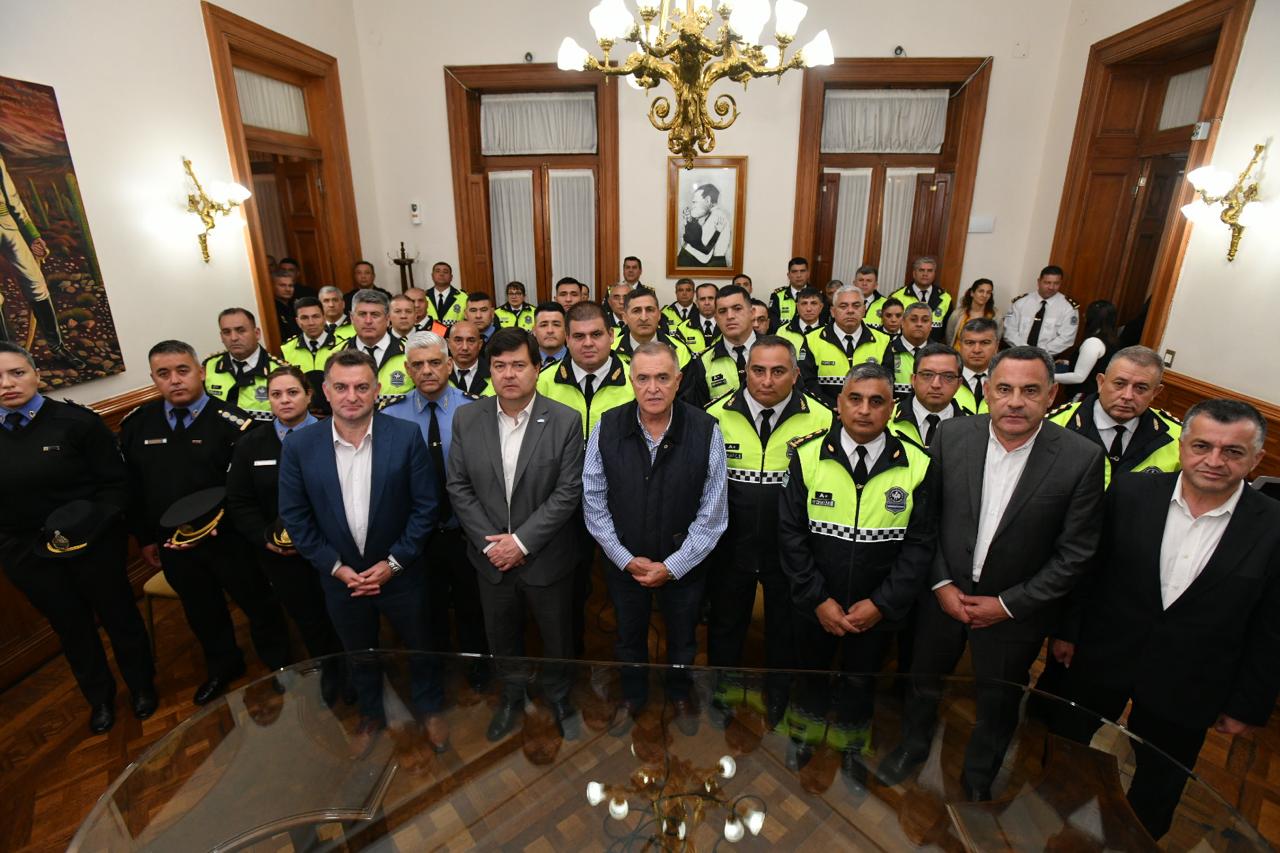 Jaldo firmó la recomposición salarial con la Policía de la Provincia