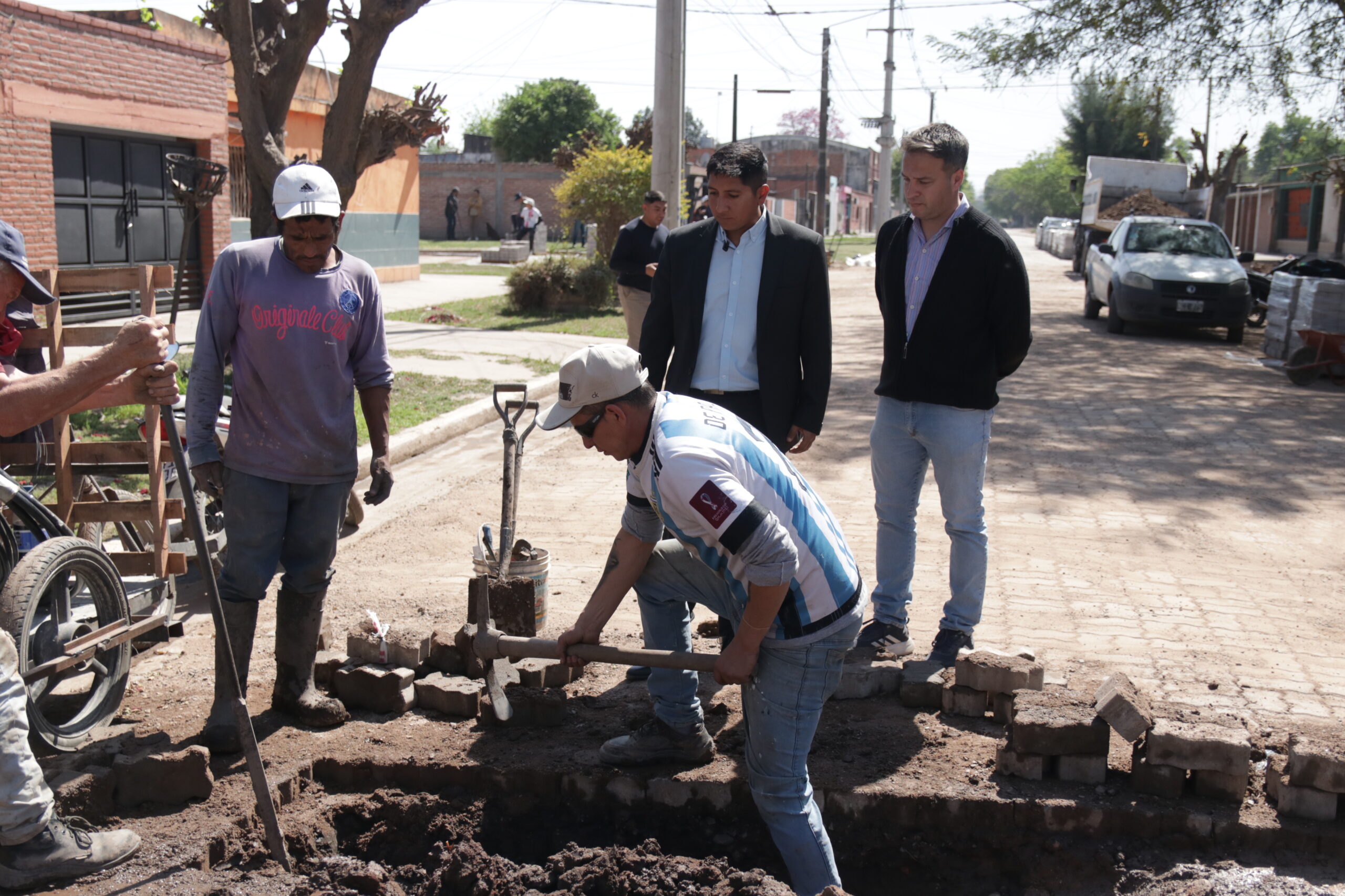 Banda del Río Salí: Monteros recorrió obras de pavimentación en Lastenia