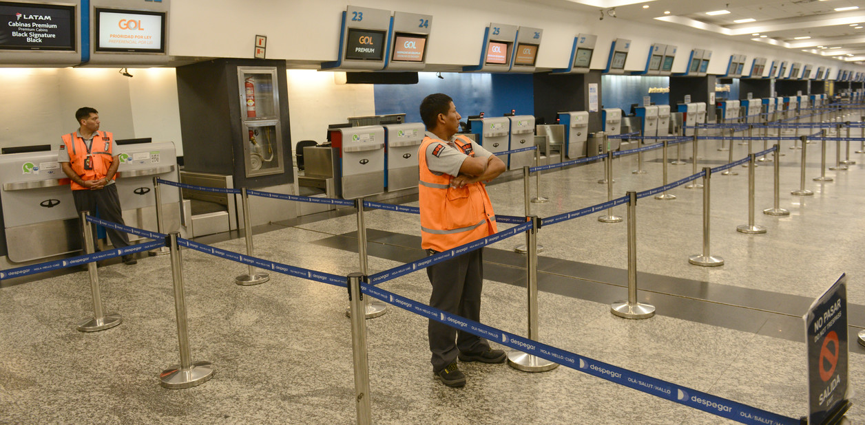 Un nuevo paro de estatales aeronáutico afecta la actividad en 27 aeropuertos del país