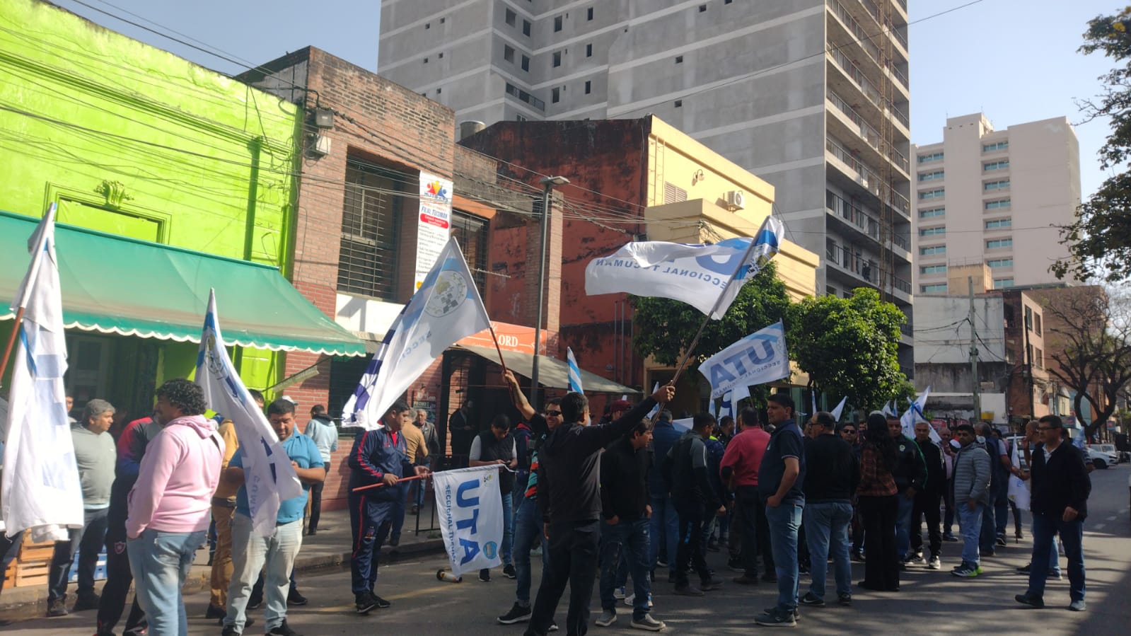 González ratificó el paro de colectivos para esta tarde