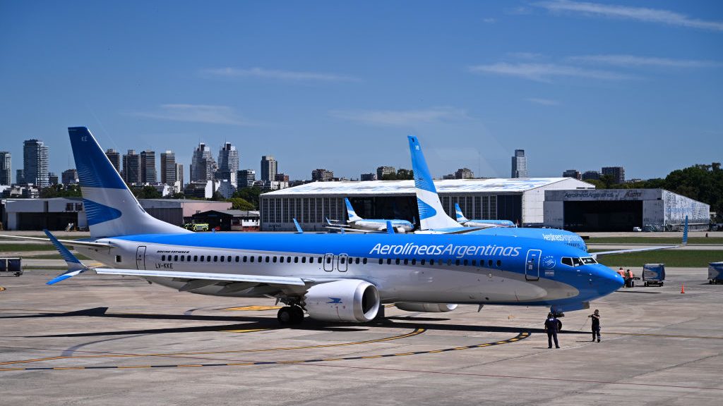 Javier Milei firmará un decreto para privatizar a Aerolíneas Argentinas