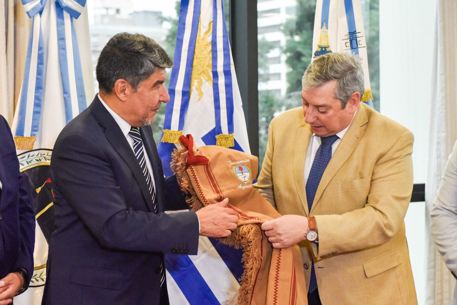 Miguel Acevedo recibió al embajador de Uruguay