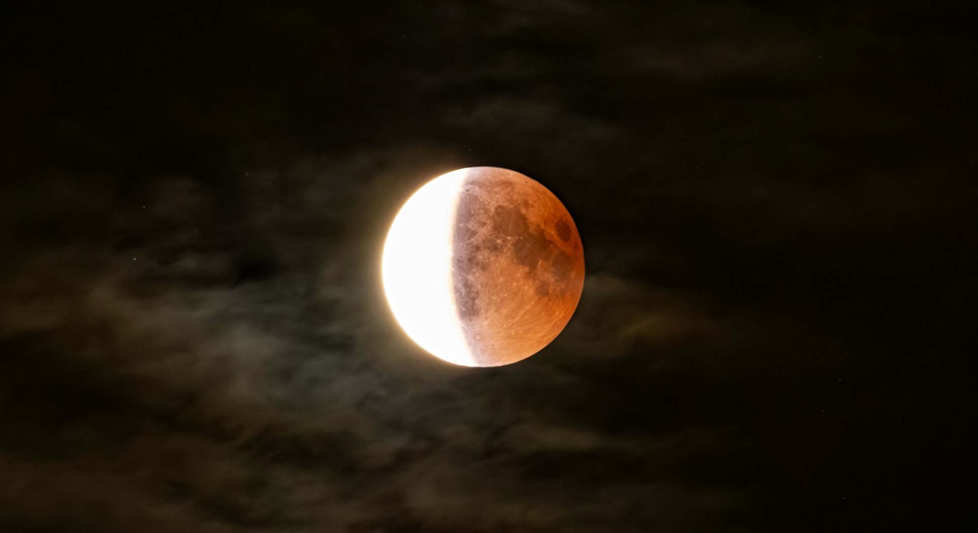 Hoy habrá un eclipse de Superluna y se lo podrá observar desde nuestra provincia