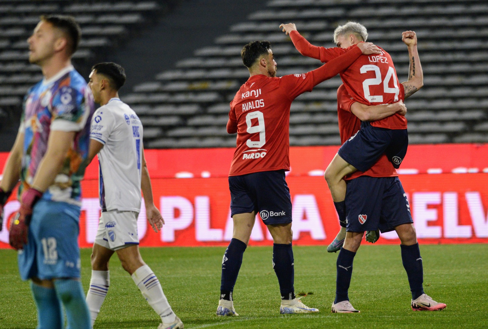 Independiente goleó 3-0 a Godoy Cruz y avanzó a los cuartos de final de la Copa Argentina