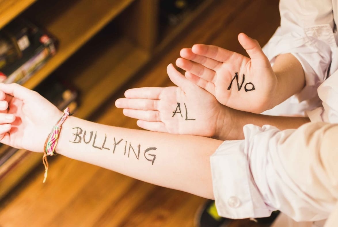 2 mayo bullying